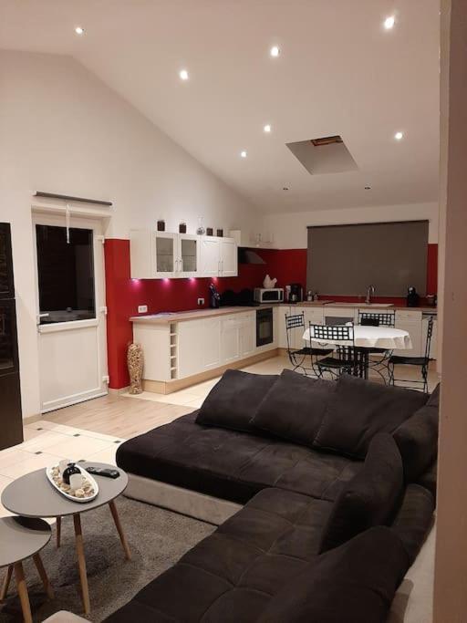 Le Calme De La Prairie De Liege Apartment Luaran gambar